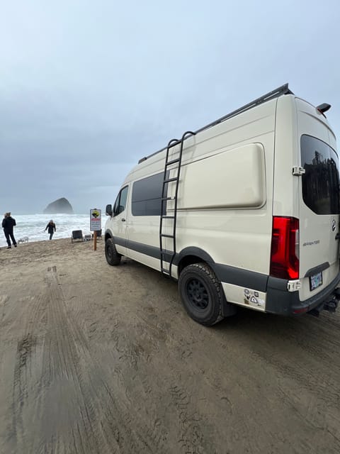 VAN DE WILLIAMS Campervan in Vancouver
