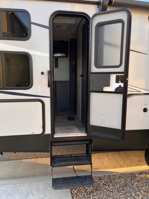 2022 Keystone Bullet Ultra Lite 330BHS Towable trailer in Roseville