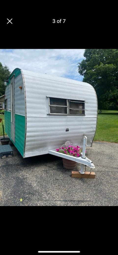 Vintage 14’ Trailer Towable trailer in Norton Shores