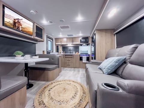 2023 Grand Design Imagine XLS 23LDE - Luxe RV Adventure Awaits! Towable trailer in Manchester