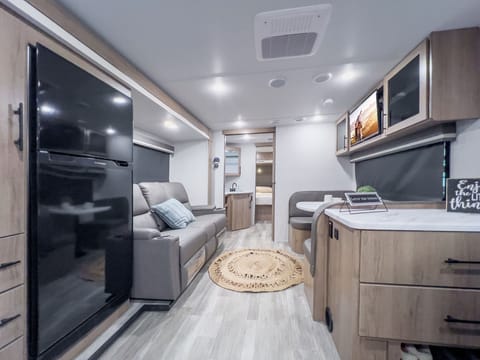 2023 Grand Design Imagine XLS 23LDE - Luxe RV Adventure Awaits! Towable trailer in Manchester