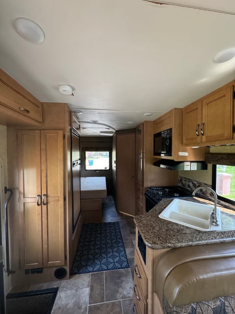 2016 Thor Freedom Elite Motorhome Drivable vehicle in Twin Falls