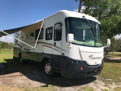 Coachmen Cross Country 370DS TURBO DIESEL 38 Feet Drivable vehicle in Plantation