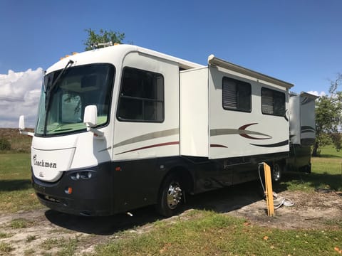 Coachmen Cross Country 370DS TURBO DIESEL 38 Feet Drivable vehicle in Plantation