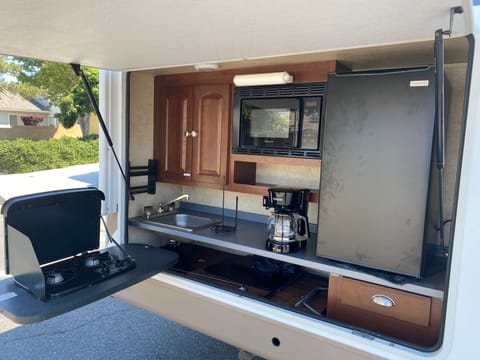 Spacious Travel Trailer for the Family **DELIVERY ONLY** Towable trailer in Apple Valley