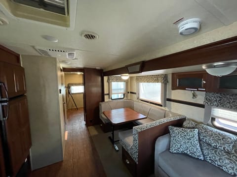 Spacious Travel Trailer for the Family **DELIVERY ONLY** Towable trailer in Apple Valley