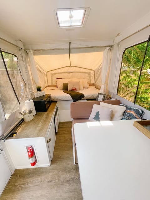 Rustic Sun Retreat Pop-Up Towable trailer in Niagara Falls