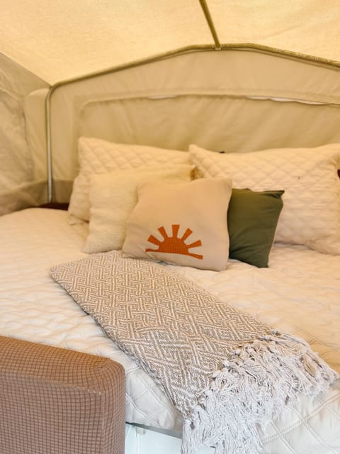 Rustic Sun Retreat Pop-Up Towable trailer in Niagara Falls