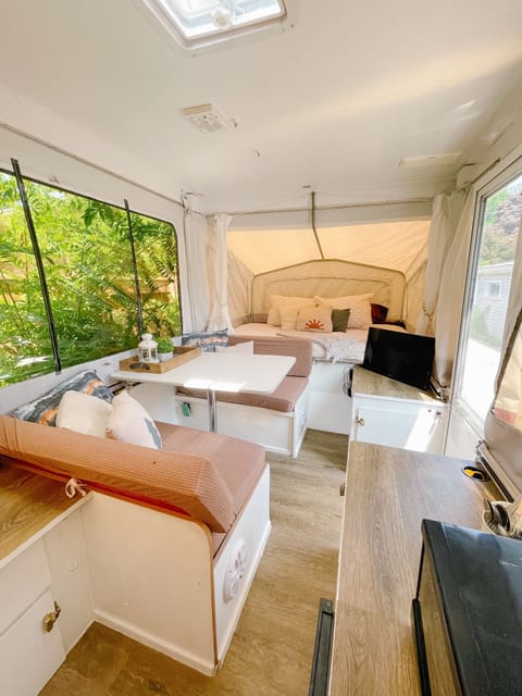 Rustic Sun Retreat Pop-Up Towable trailer in Niagara Falls