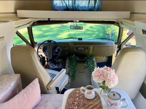 Butterball the Leisure Bus! Campervan in Vancouver