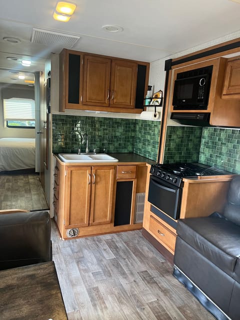 Curly - Winnebago Minnie Winnie 31H ready for adventure! Drivable vehicle in Concord