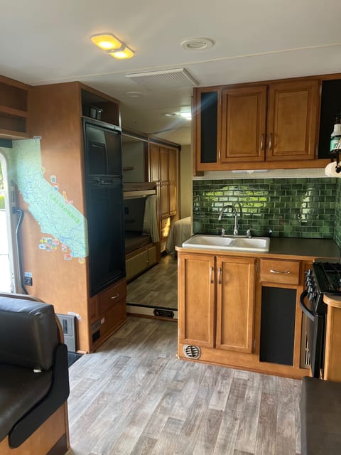 Curly - Winnebago Minnie Winnie 31H ready for adventure! Drivable vehicle in Concord