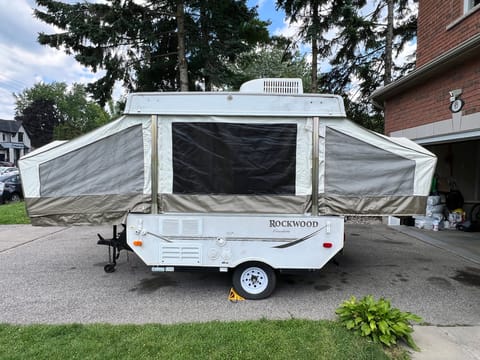 Clean & Cosy Rockwood freedom AC/Furness Towable trailer in Toronto