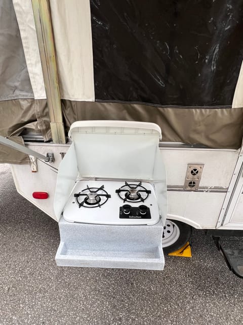 Clean & Cosy Rockwood freedom AC/Furness Towable trailer in Toronto