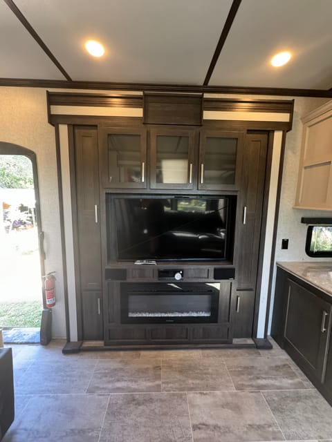 The Raptor. Outdoor Kitche & Party Deck Towable trailer in Layton