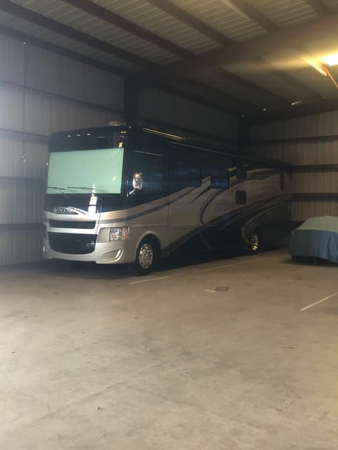 Like New 2017 TIffin OpenRoad 36UA Drivable vehicle in Vista