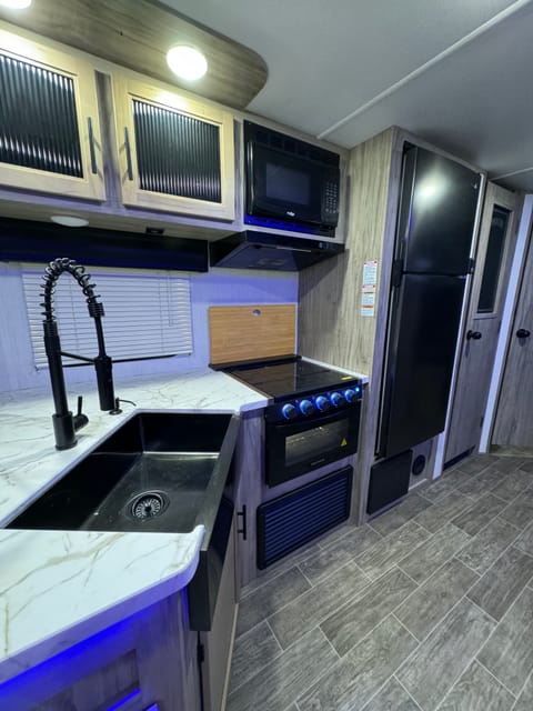 Forest River Travel Trailer bunkhouse/ private BDRM /dual door access Towable trailer in El Cajon