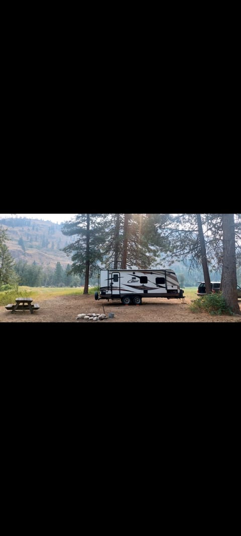 This picture was taken in Winthrop Wa.  It was over 100 degrees and the air conditioning worked perfect with our gas generator.  BTW  we found this great spot at a ranch thru hip camp it was next to the river, so beautiful. 
