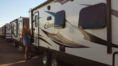 Fun Buggy  Weekender 21 ft Keystone Cougar Towable trailer in Pasco