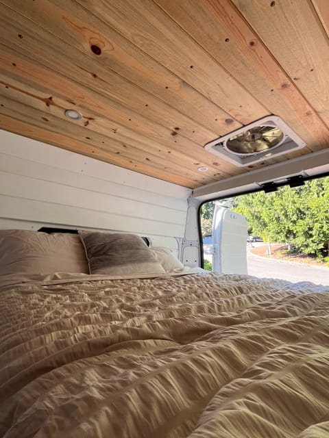 HoneyVroom Van - all you need for an intro to vanlife Campervan in Kirkland