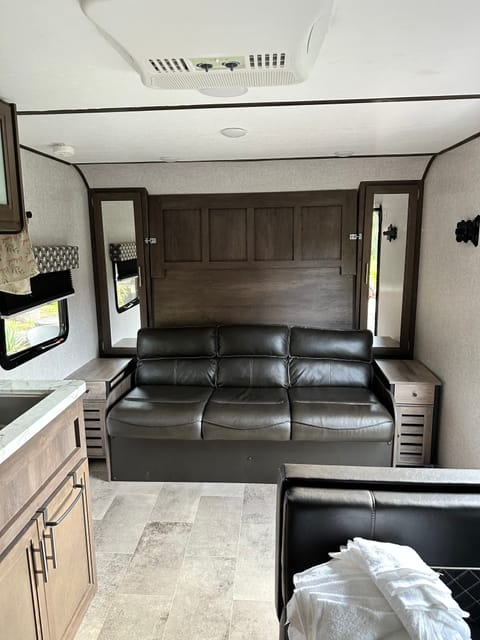 RV travel trailer Towable trailer in Vista