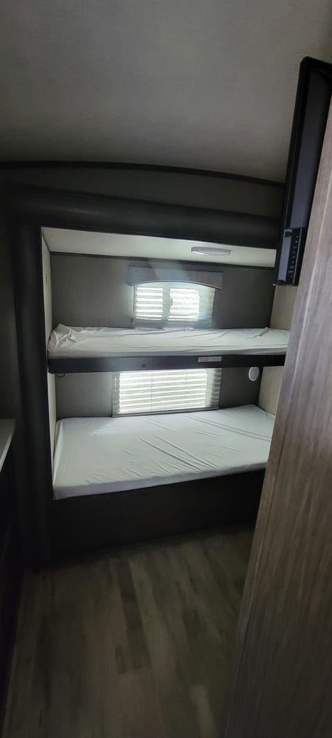 New Listing* 2 bedrooms, 2 Bathrooms & 2 Air conditioners Towable trailer in Arrowhead Farms