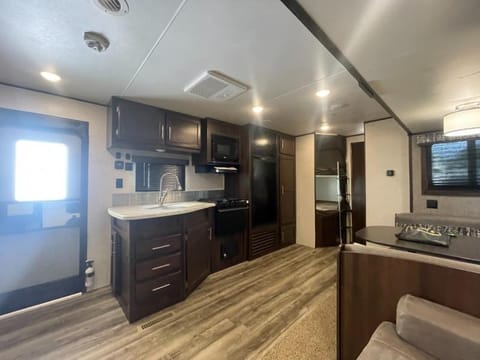 Explore Minnesota's Wonders with Our Cozy Camper! Towable trailer in Brooklyn Park