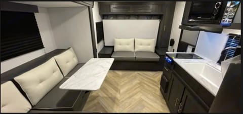 2022 Ozark Forest River Sleeps 5 Towable trailer in Lubbock