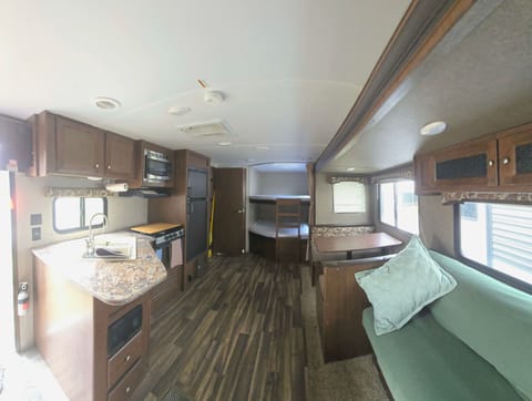 Basecamp Hideout - User friendly RV 30 ft 1 slide bunkhouse, sleeps 9 Towable trailer in Spokane Valley
