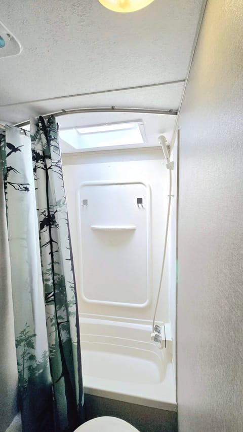 Basecamp Hideout - User friendly RV 30 ft 1 slide bunkhouse, sleeps 9 Towable trailer in Spokane Valley