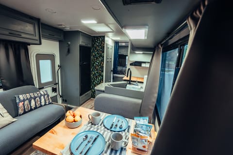 Thor Four Winds 28A (Renovated, Solar + Unlimited Starlink) Drivable vehicle in Rocklin