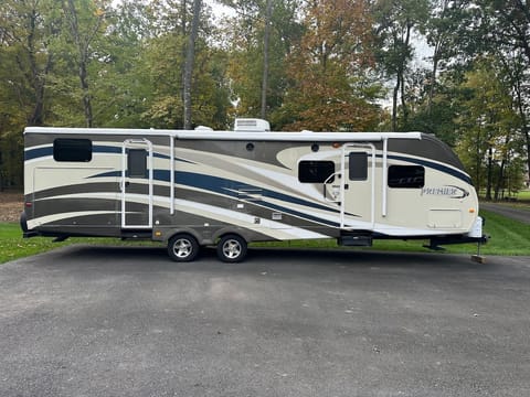 2012 Keystone Bullet Premier **Great for Families** Towable trailer in Middletown