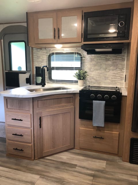 2023 Forest River/Prime Time Avenger 24BHS 28ft sleeps 6 (DELIVERY ONLY!!) Towable trailer in East Providence