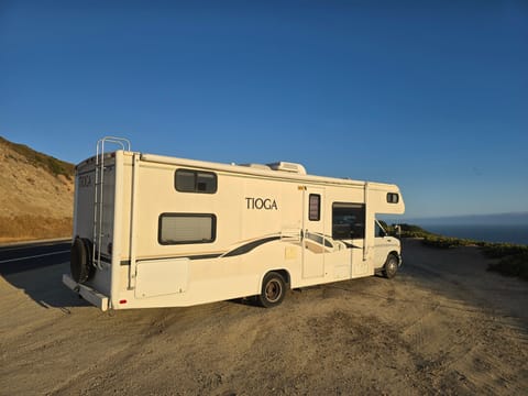 The "Large Family Hauler" - 10-sleeper Motorhome Drivable vehicle in Evergreen