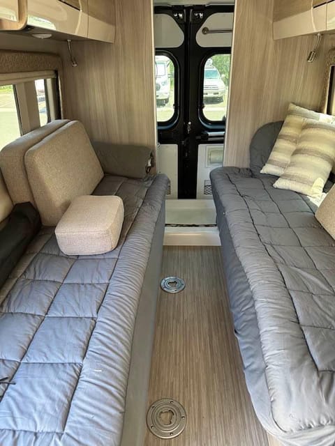 2020 Thor Sequence Glamping Van - Discounts for monthly rates! Veículo dirigível in Aliso Viejo