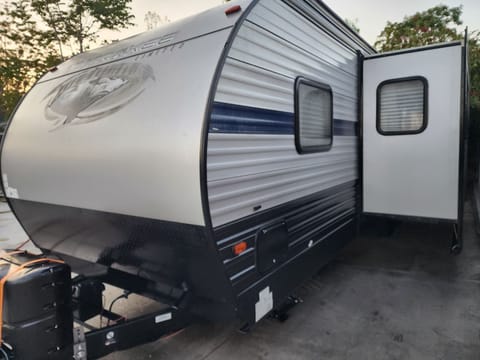 Very Nice And Clean 2020 Forest River Cherokee Limited . Towable trailer in Bakersfield