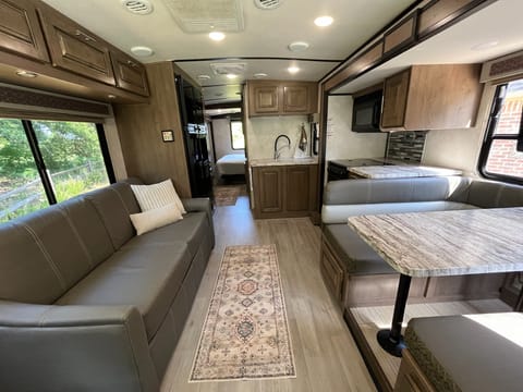 Harvey the RV- King bed, 2 A/Cs, Sleeps 8 Drivable vehicle in Edmond