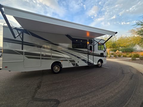 2024 Fleetwood Flair RV – Ultimate Luxury & Comfort on Wheels! Drivable vehicle in Casa Grande