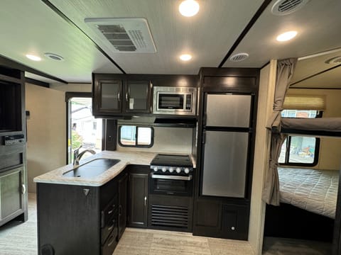 Traveling Spirit Bunkhouse Towable trailer in Klamath Falls