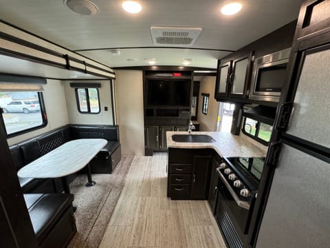 Traveling Spirit Bunkhouse Towable trailer in Klamath Falls