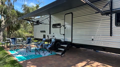 2025 Silver Lake - Pet Friendly Camping Escape -King Master + 2ND Bedroom Towable trailer in Town N Country