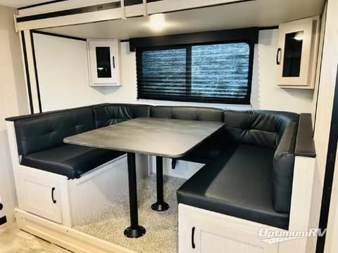 2022 Apex Ultra Light Travel Trailer Towable trailer in Wildomar