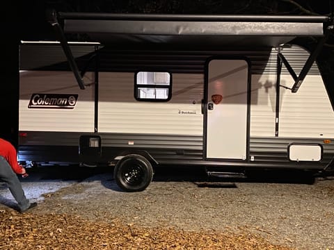 Laura’s family/pet friendly camper Towable trailer in Lake Oconee