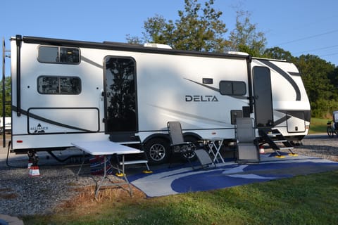 1/2 Ton Towable Alliance Delta 281BH Towable trailer in Lake Norman