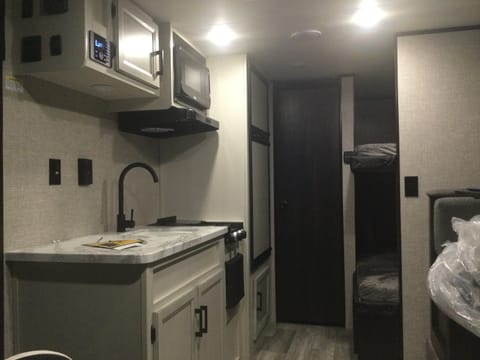 2022 Cozy Jayco Jay Flight Baja Series 21ft travel trailer Towable trailer in San Antonio
