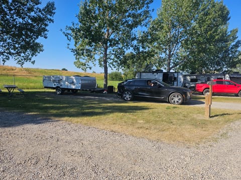 A frame pop-up with toy hauler lite weight Rimorchio trainabile in St. Albert