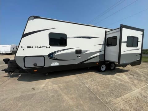 2018 Starcraft Launcher 24RLS Towable trailer in Joliet