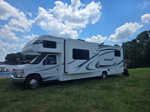 Fisher's RV Drivable vehicle in Lake Conroe