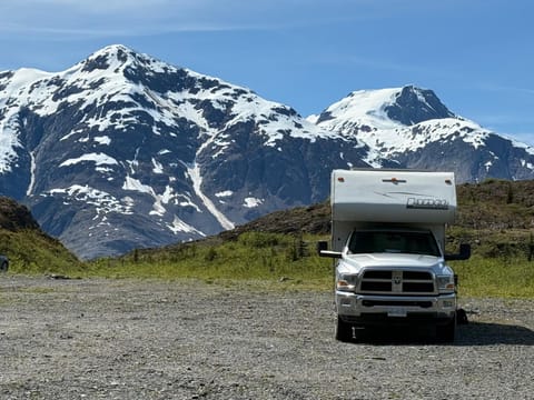 4x4 RAM 3500 with Lance Truck Camper (STARLINK INTERNET) Drivable vehicle in Nanaimo