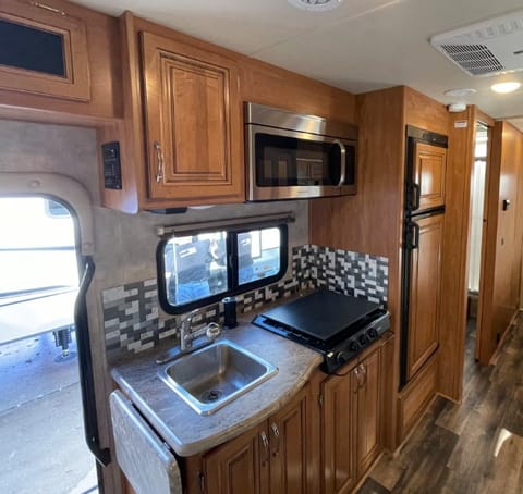 2018 Nexus Phantom25P: Spacious Travel, Sleeps 6! Drivable vehicle in West Sacramento